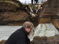 Grabungsarbeiten durch Archäologen.