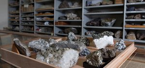 Mineralstufen aus den Musealen Sammlungen des montan.dok